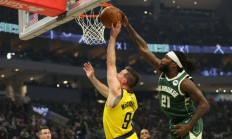 开云体育官网-雄鹿大胜:米德尔顿发挥突出帮助球队取胜