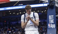 开云体育中国-爵士横扫独行侠，福克斯统治全场