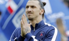 开云体育入口-东决关键战之夜，富安健洋防守端锁死对手，铸就钢铁防线传奇