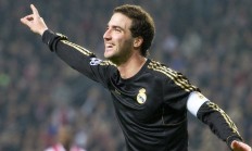 开云体育中国官网-德甲争冠战之夜，小贾伦扛起全队，铸就传奇篇章