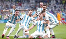 开云体育直播-乌拉圭队在南美世预赛中继续赢得胜利