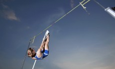 开云体育登录-西亚卡姆狂砍38分主宰攻防，青岛队全面碾压北京队展现团队篮球威力