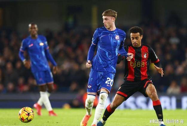 关于伯恩茅斯中场组织欠缺，被动防守频现破绽的信息