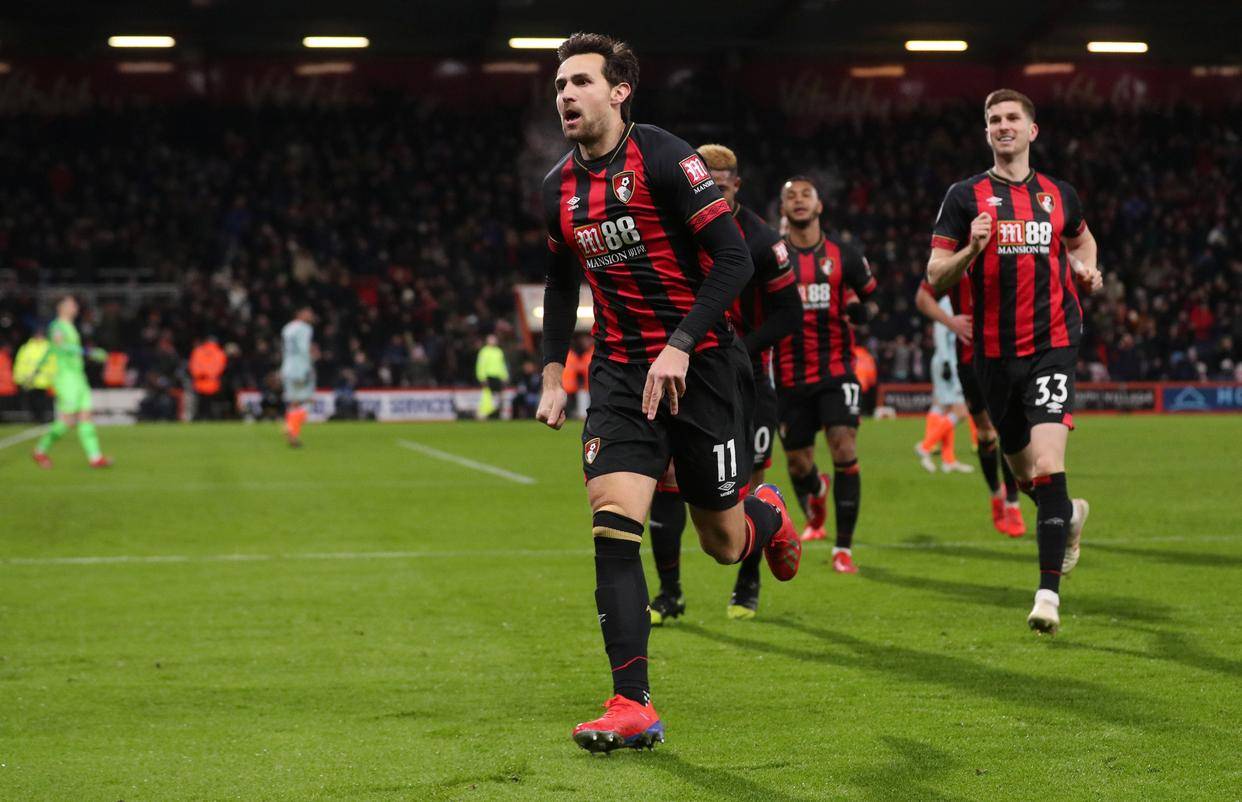 关于伯恩茅斯中场组织欠缺，被动防守频现破绽的信息