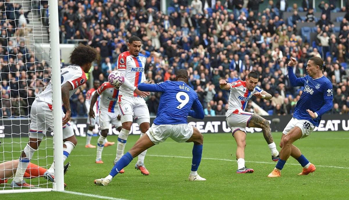 水晶宫主场失利，英超保级前景堪忧的简单介绍