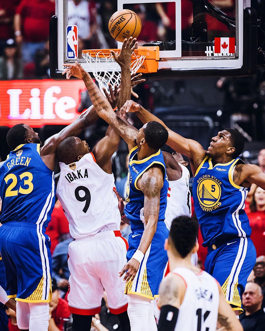 猛龙队主场轻松取胜晋级季后赛! 猛龙队主场轻松取胜晋级季后赛!