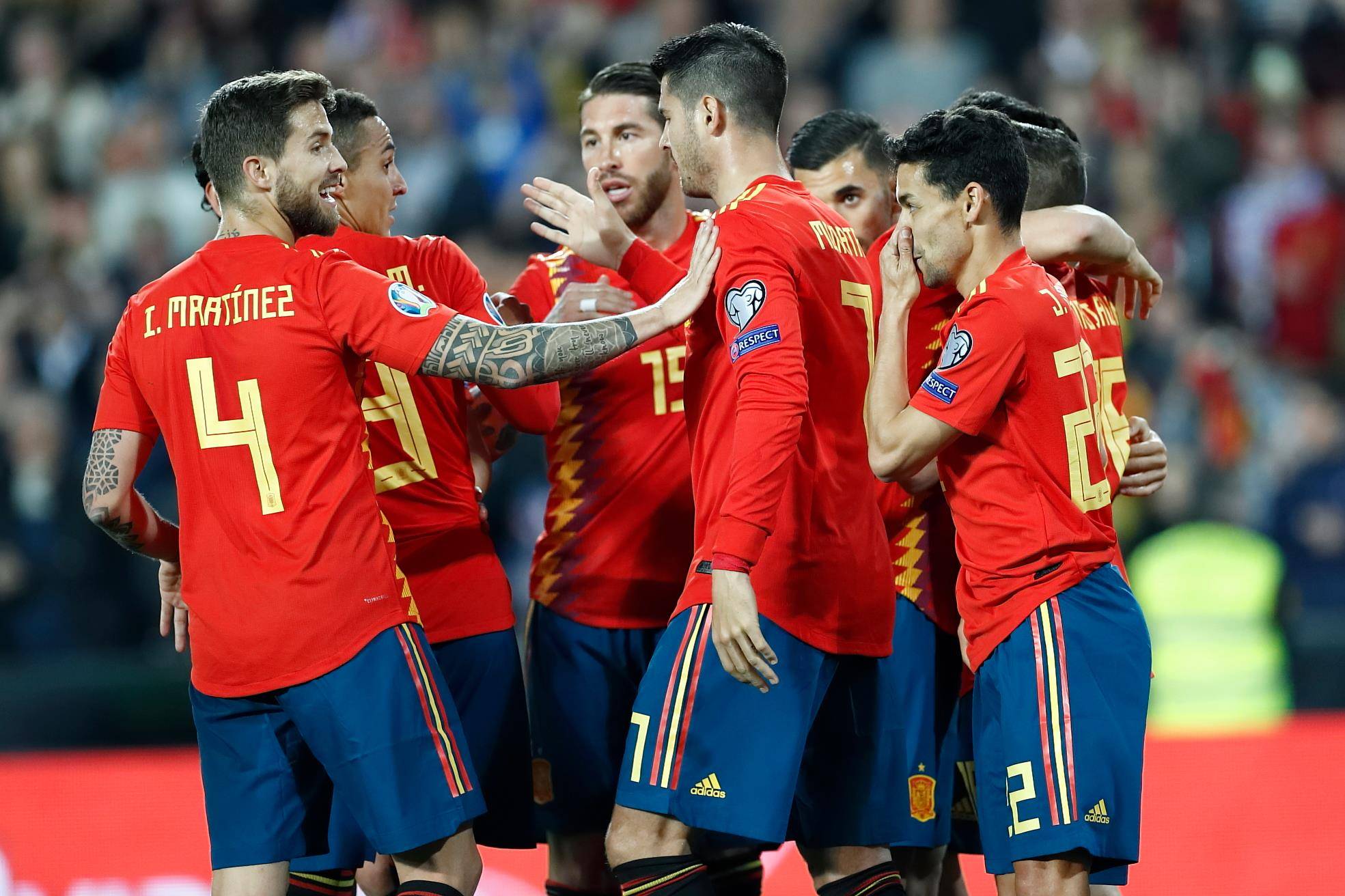 西班牙队与美国队的激烈对决 西班牙队与美国队的激烈对决