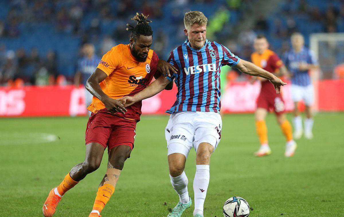 包含佛罗伦萨主场惨败尤文图斯，抢眼度下滑的词条