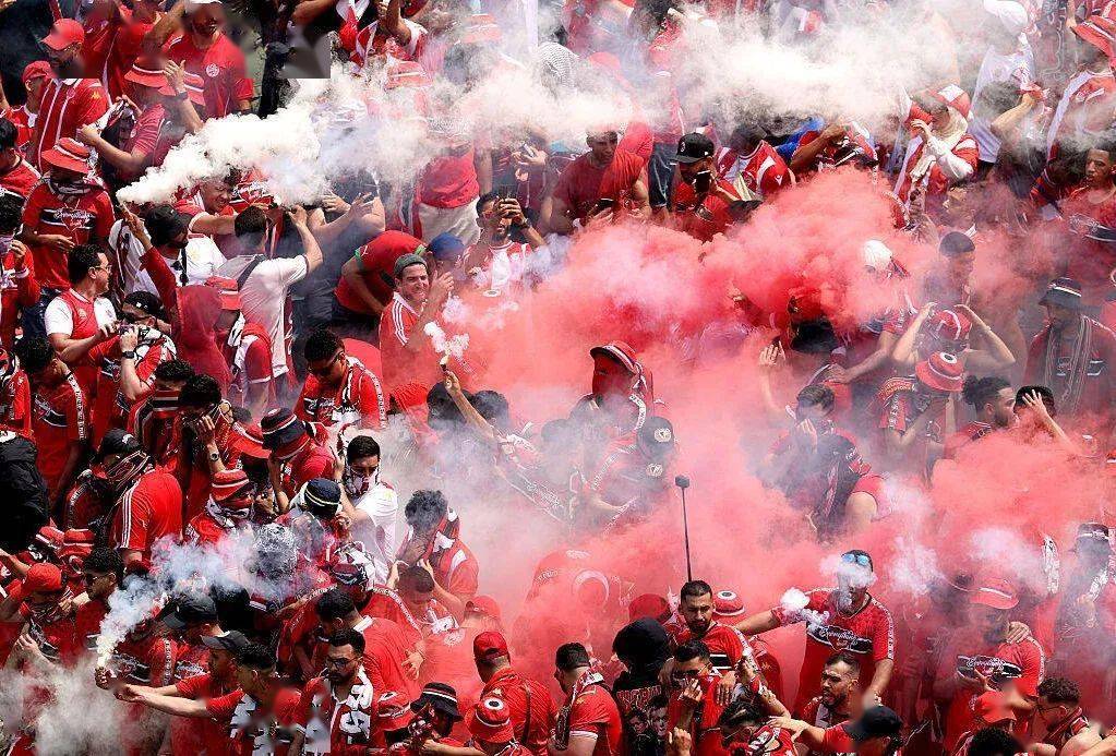 国际赛掀起球迷狂热潮流