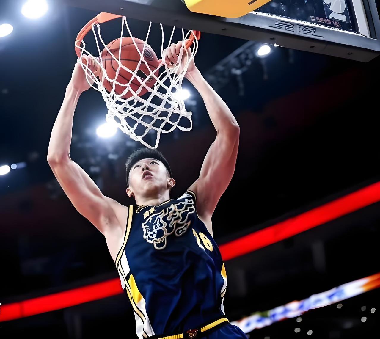 包含篮球之美尽显，强强对抗将球场推向高潮的词条