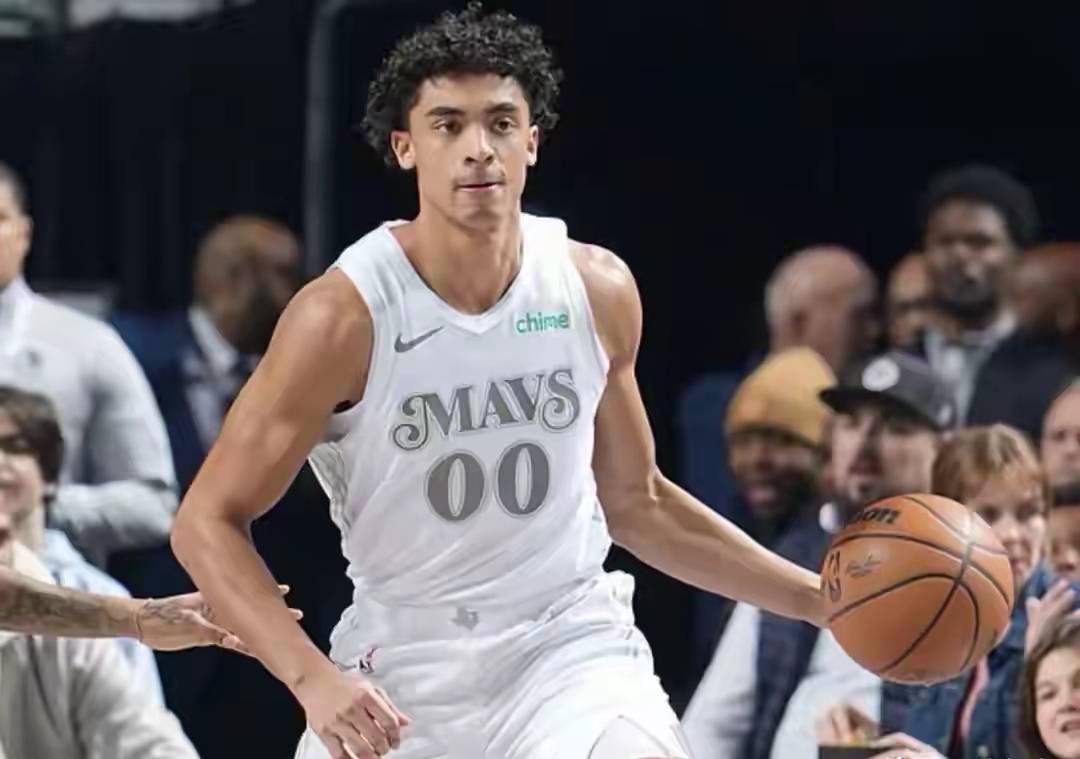 篮网横扫新疆队，浓眉哥统治全场