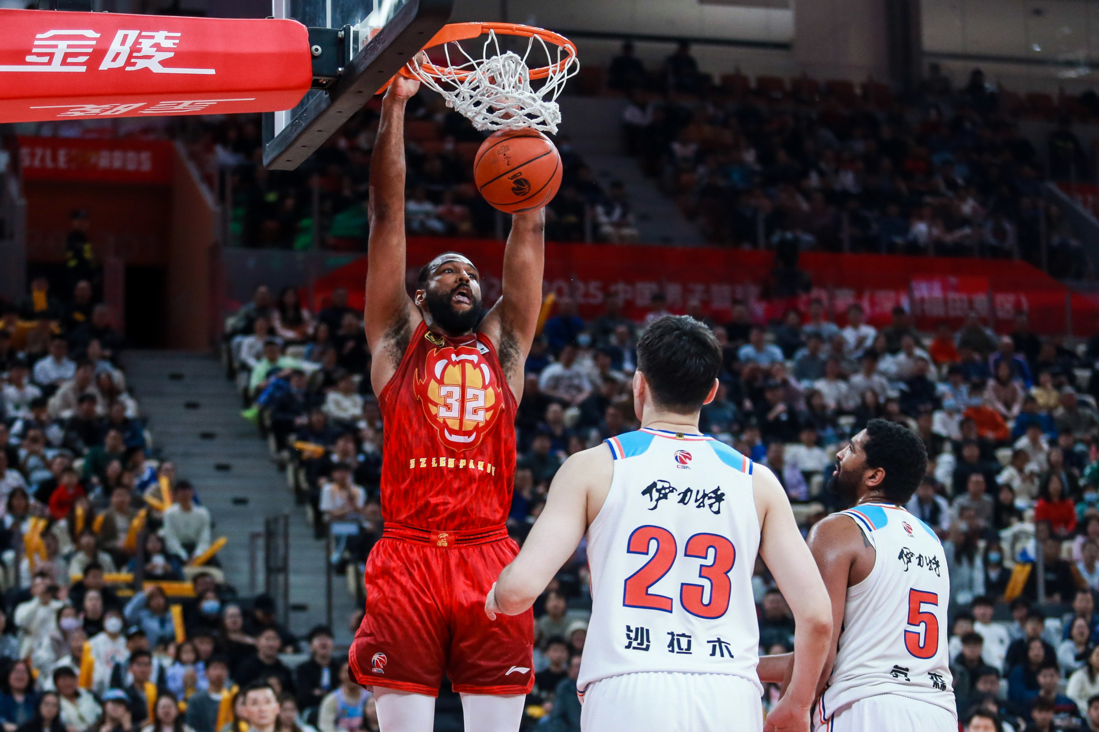 篮网横扫新疆队，浓眉哥统治全场