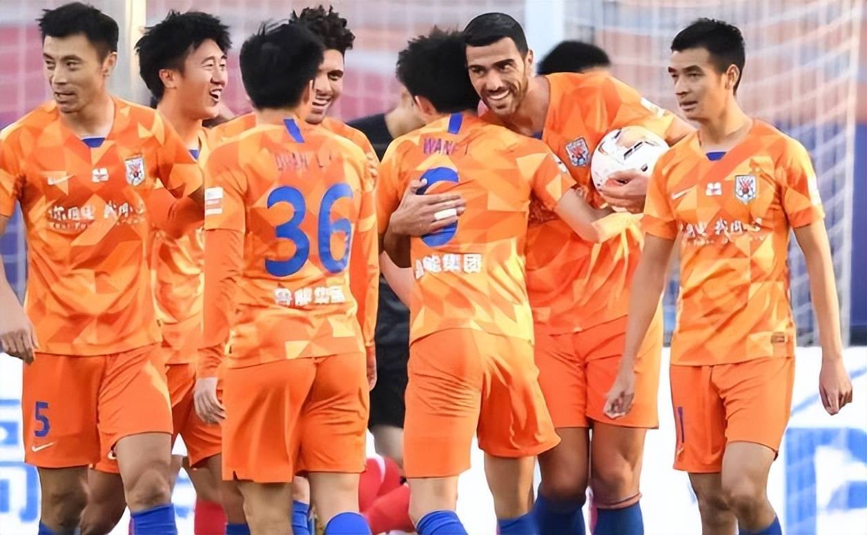 包含南美外援助力东亚球队取得连胜，加强实力的词条