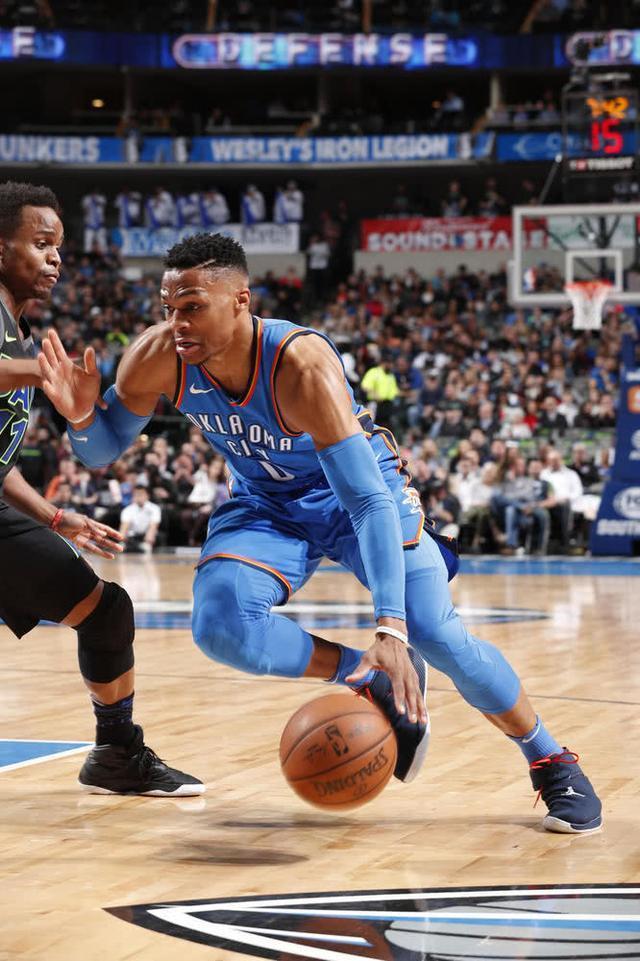 关于独行侠力克雷霆，巴恩斯完成帽子戏法的信息