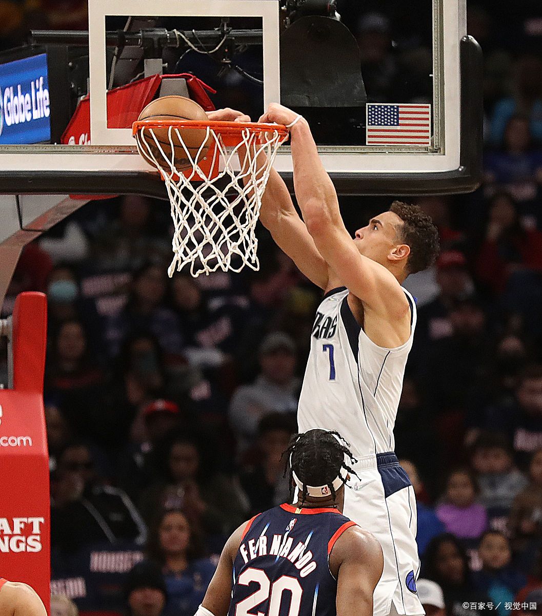 关于独行侠力克雷霆，巴恩斯完成帽子戏法的信息