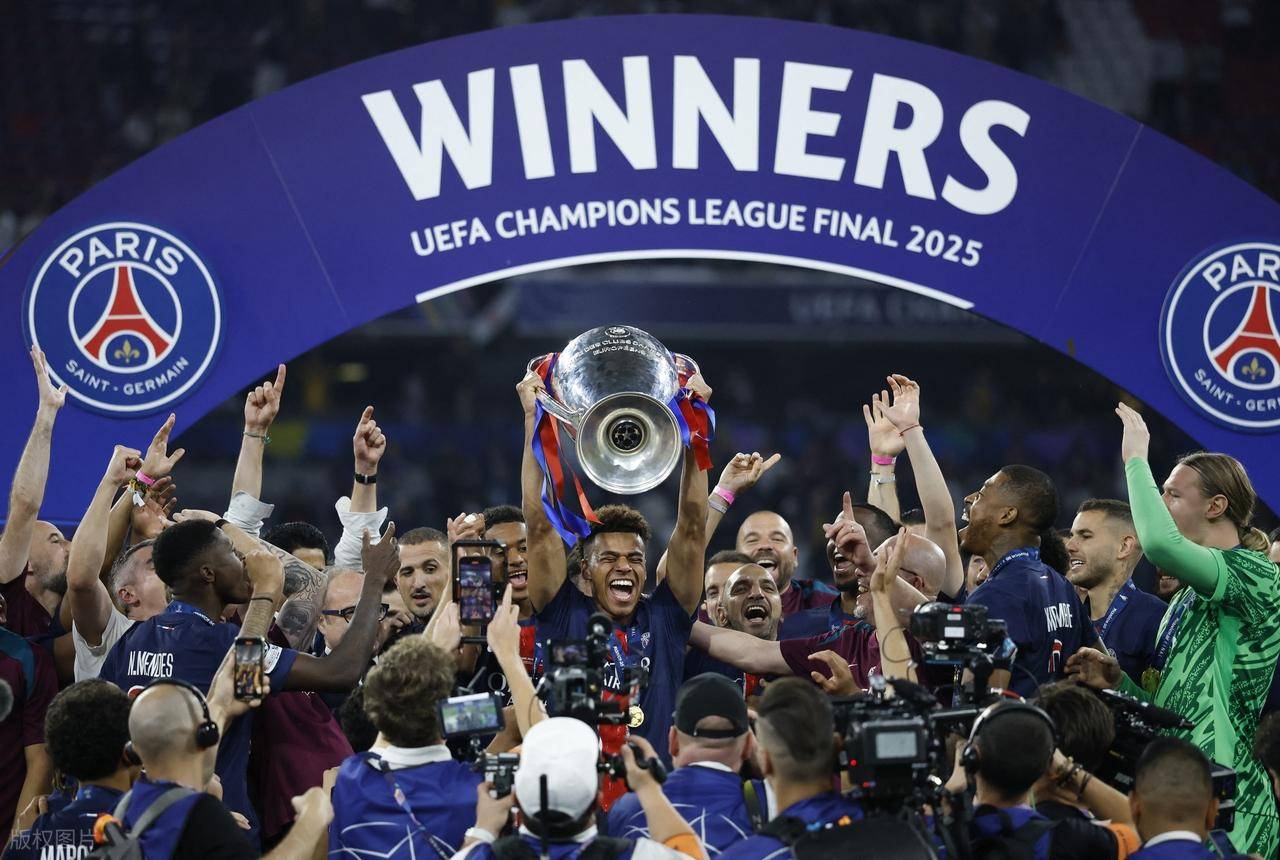 关于巴黎圣日尔曼球场现场增设观众席,增加容量的信息 关于巴黎圣日尔曼球场现场增设观众席,增加容量的信息