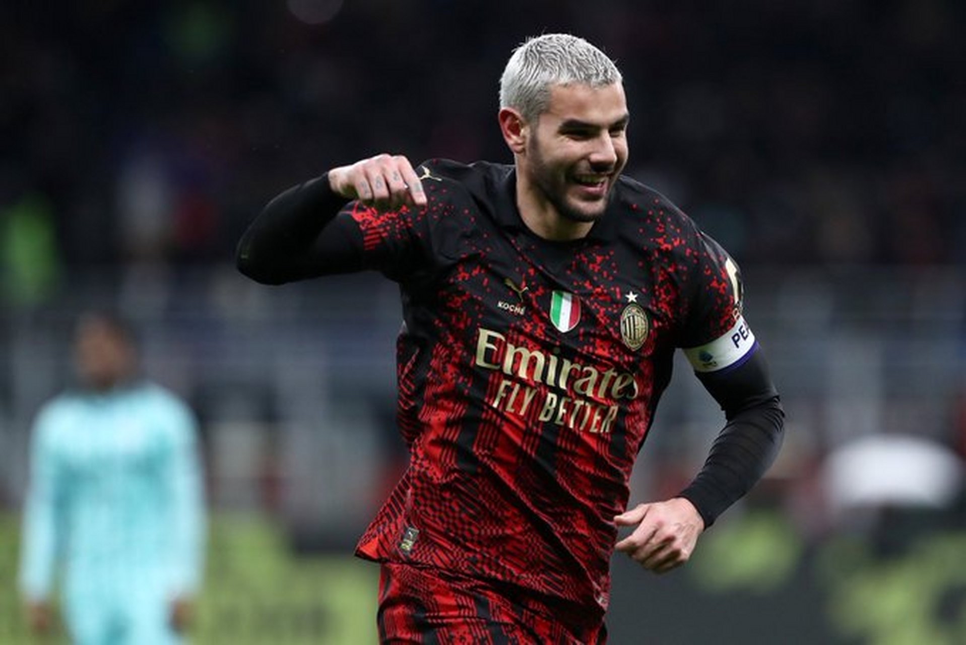 AC米兰签下新后卫，有望提升防线实力的简单介绍