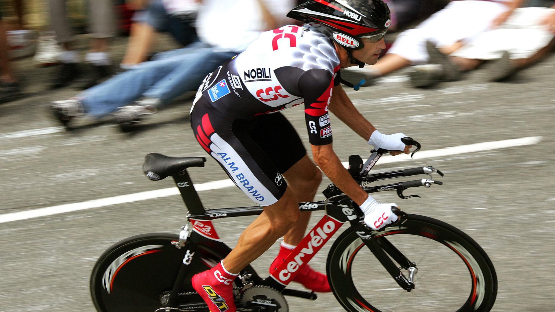 英超争冠焦点战与篮网绝杀开拓者,竞技体育的殊途同归