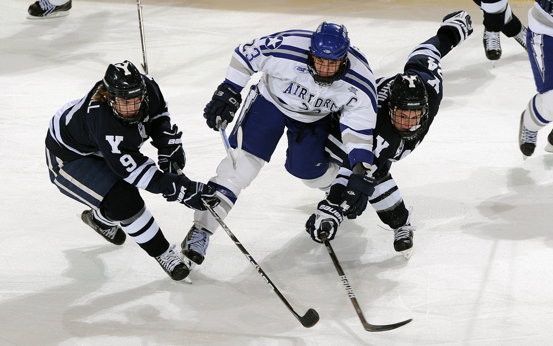 阿尔卡拉斯澳网翻盘点燃赛场，ATP总决赛上演青春风暴