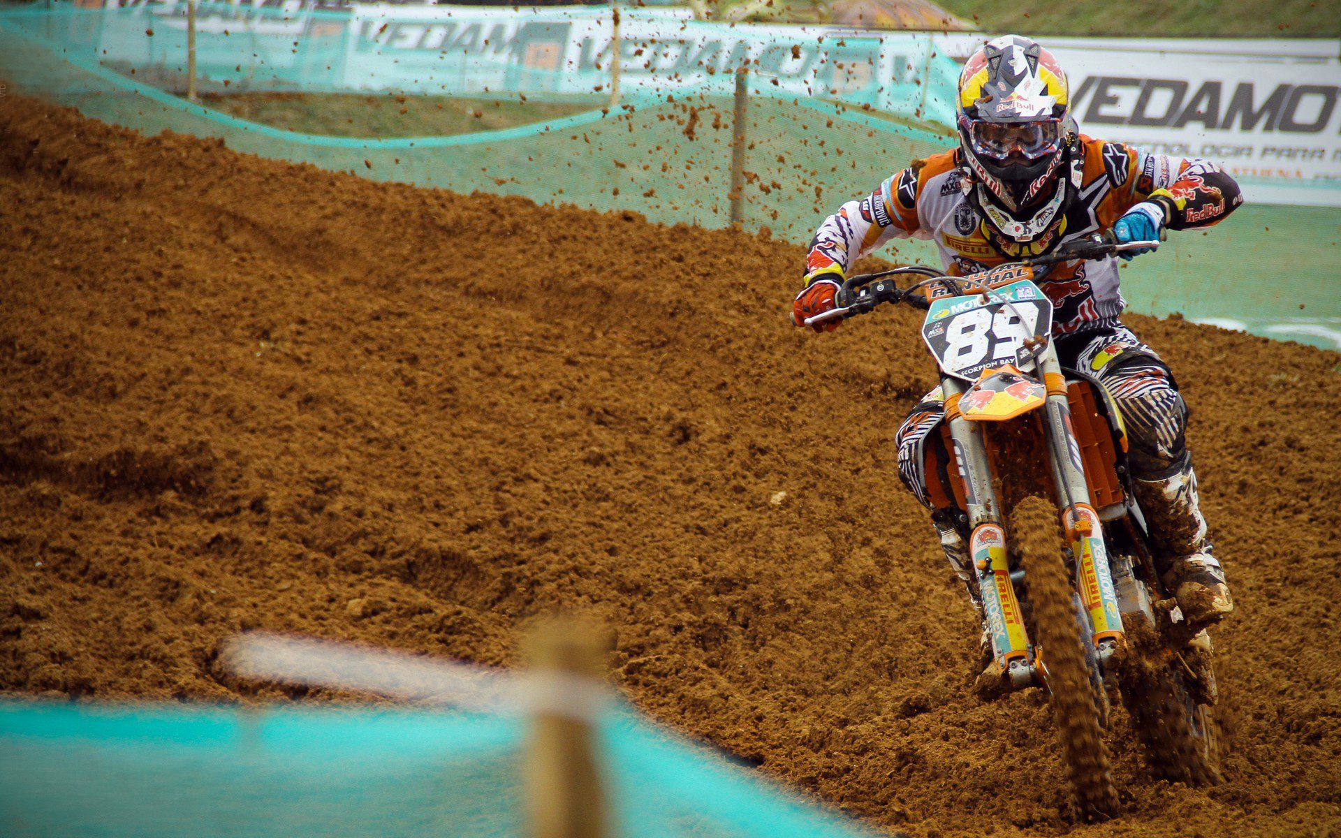 戈贝尔一柱擎天，活塞内线铁闸如何主宰对阵广厦的胜负天平